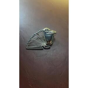 Vintage jewelry Frog brooch Silver Toned, Cute, Y2K Cottagecore